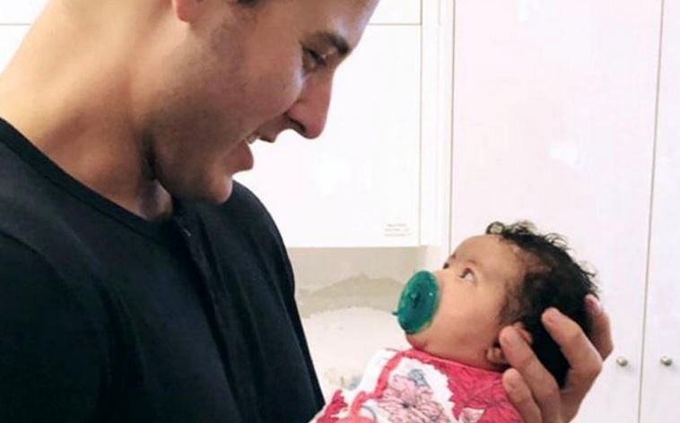 Bears News: Rizzo meets Fowler's precious baby for the first time