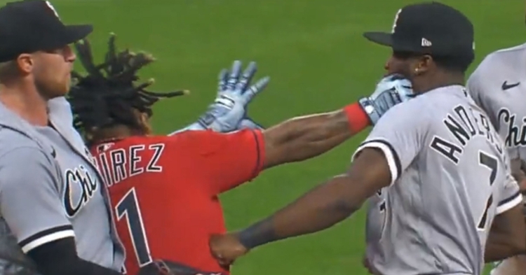 Fight between Tim Anderson and Jose Ramirez after Brawl broke loose at  Guardians vs White Sox Game 